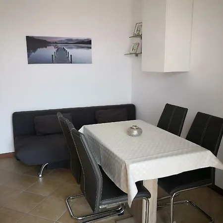 La Quiete 20 Lakeview Apartment By Gardadomusmea